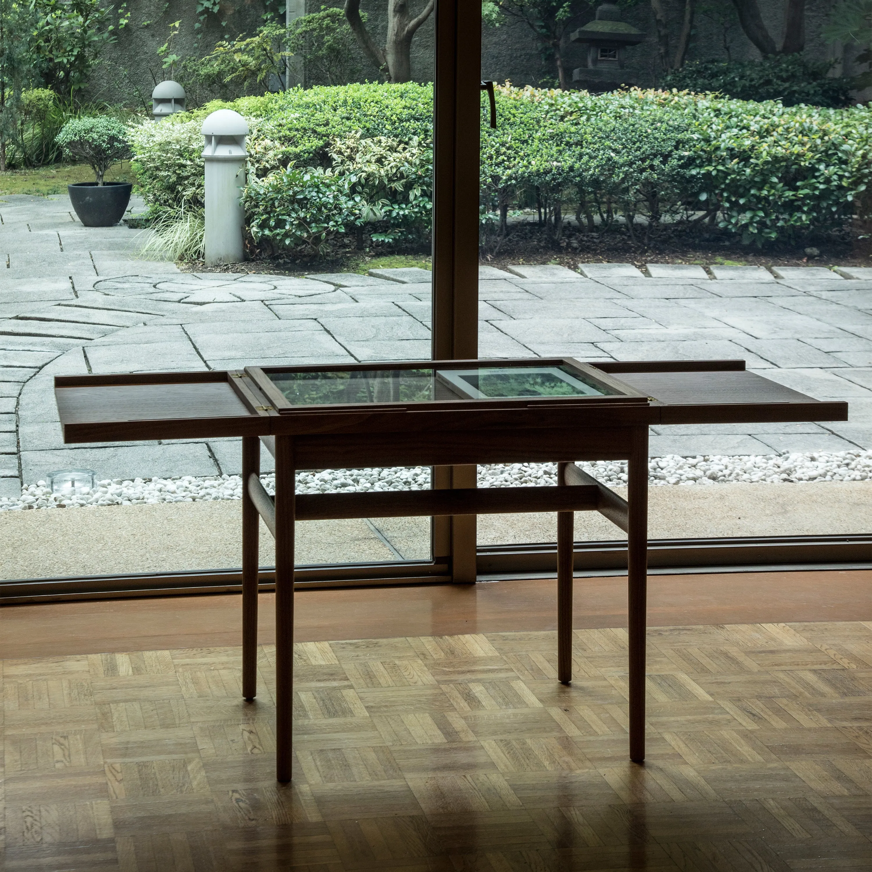 Art Collectors Table