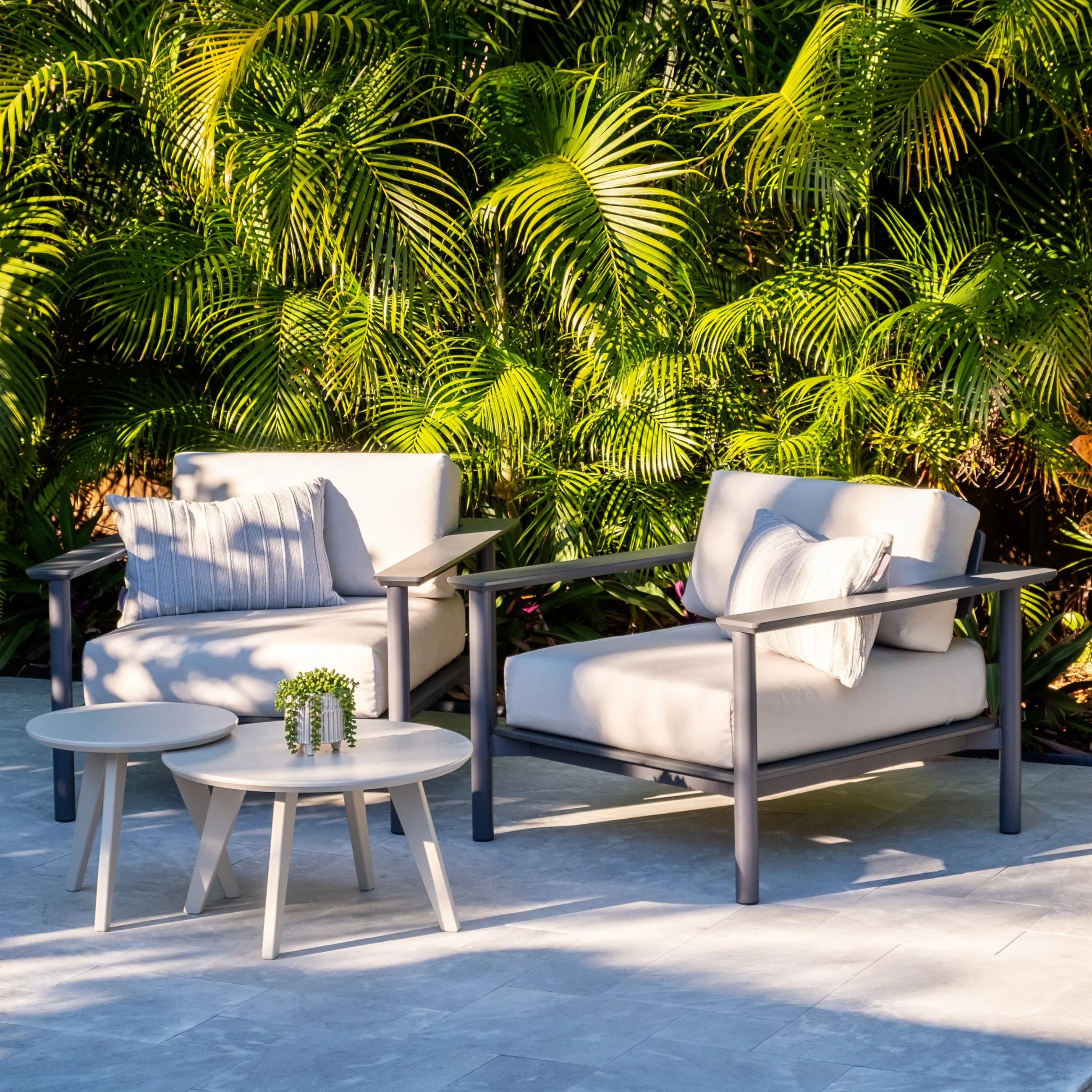 Aurora Outdoor Lounge Chair