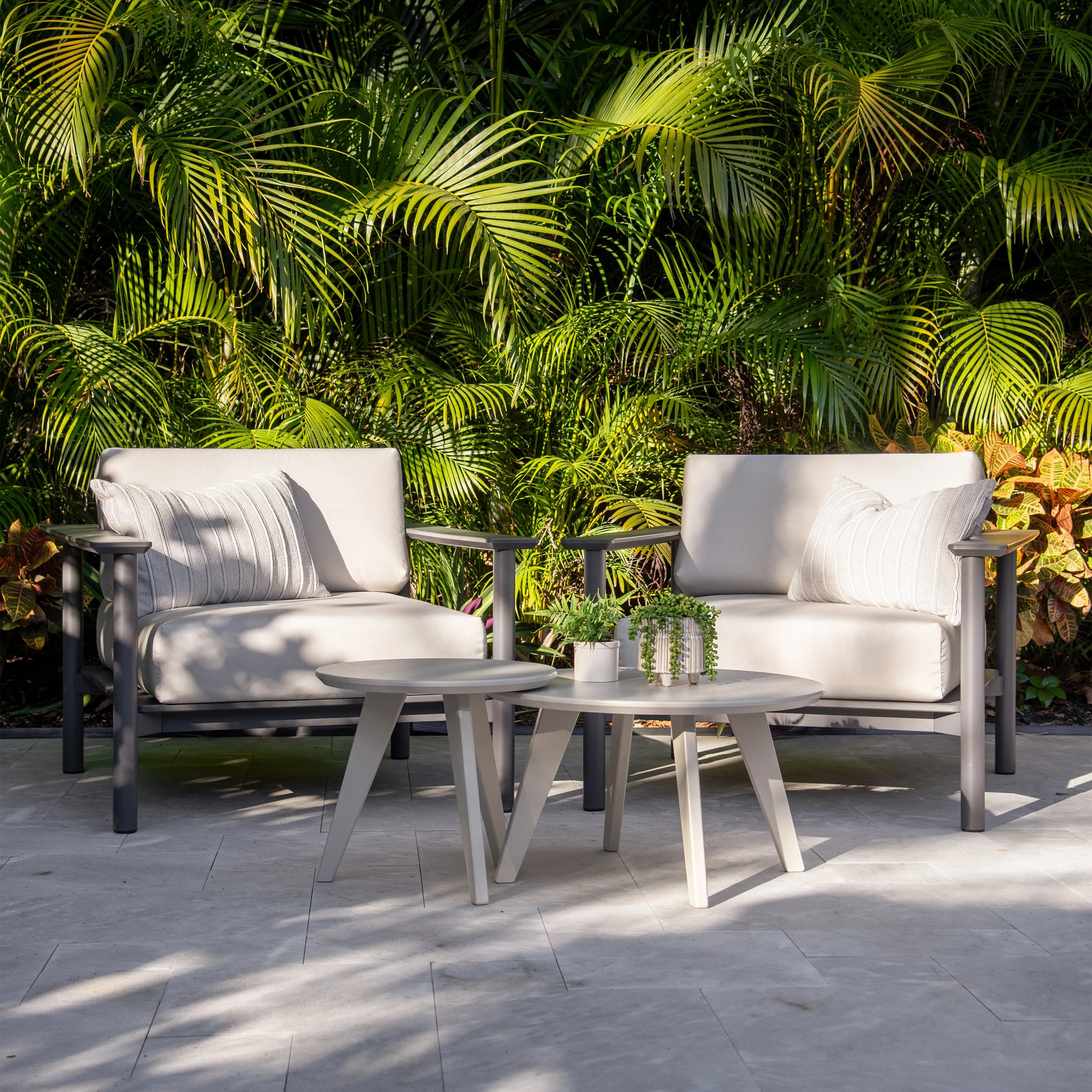 Aurora Outdoor Lounge Chair
