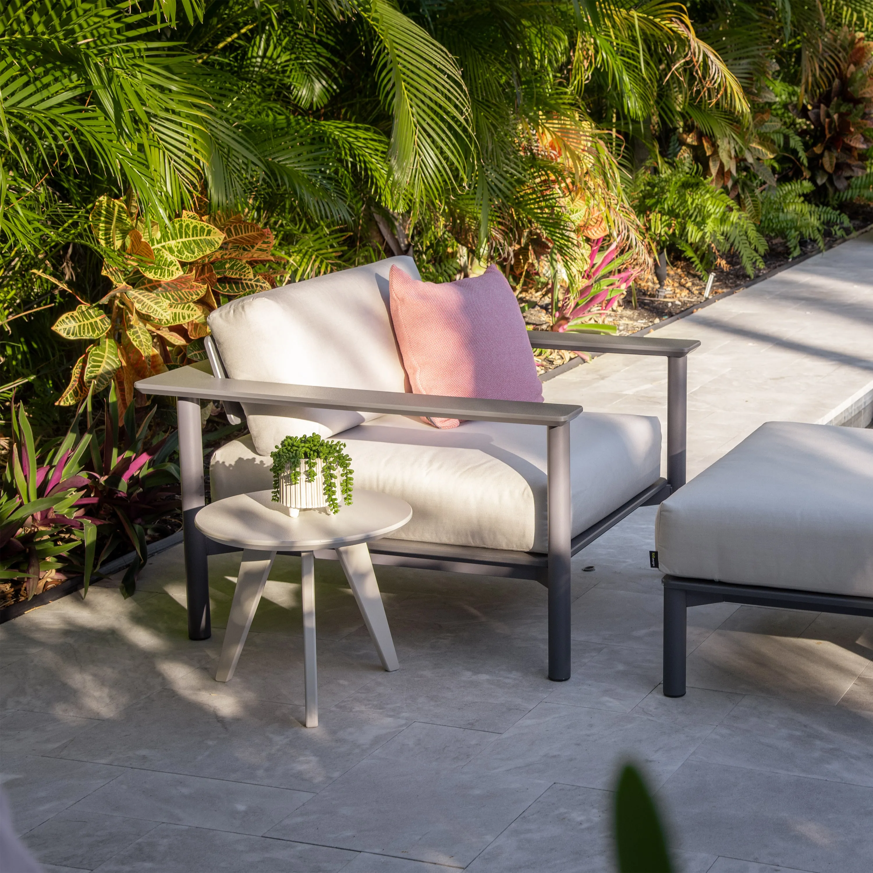 Aurora Outdoor Lounge Chair