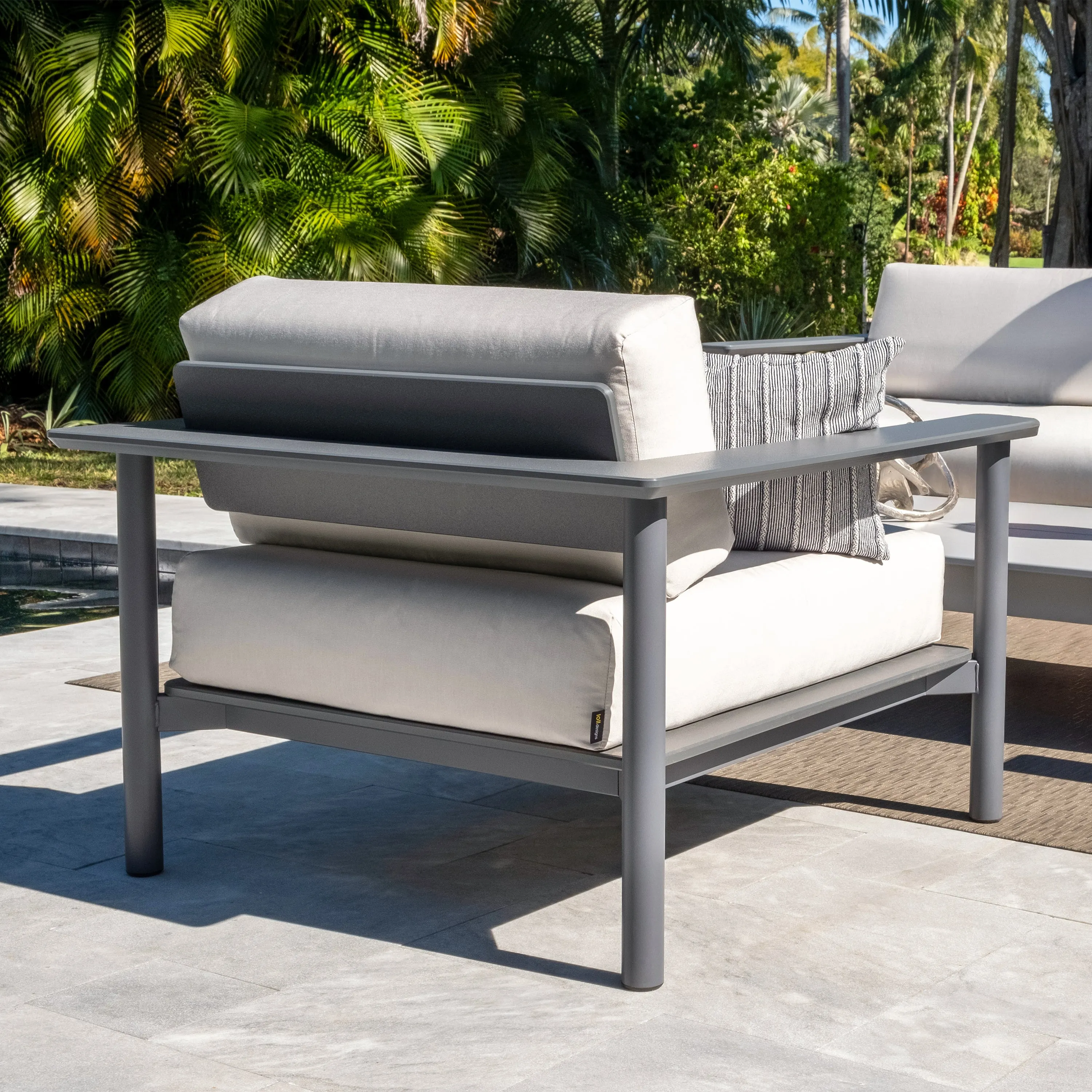 Aurora Outdoor Lounge Chair