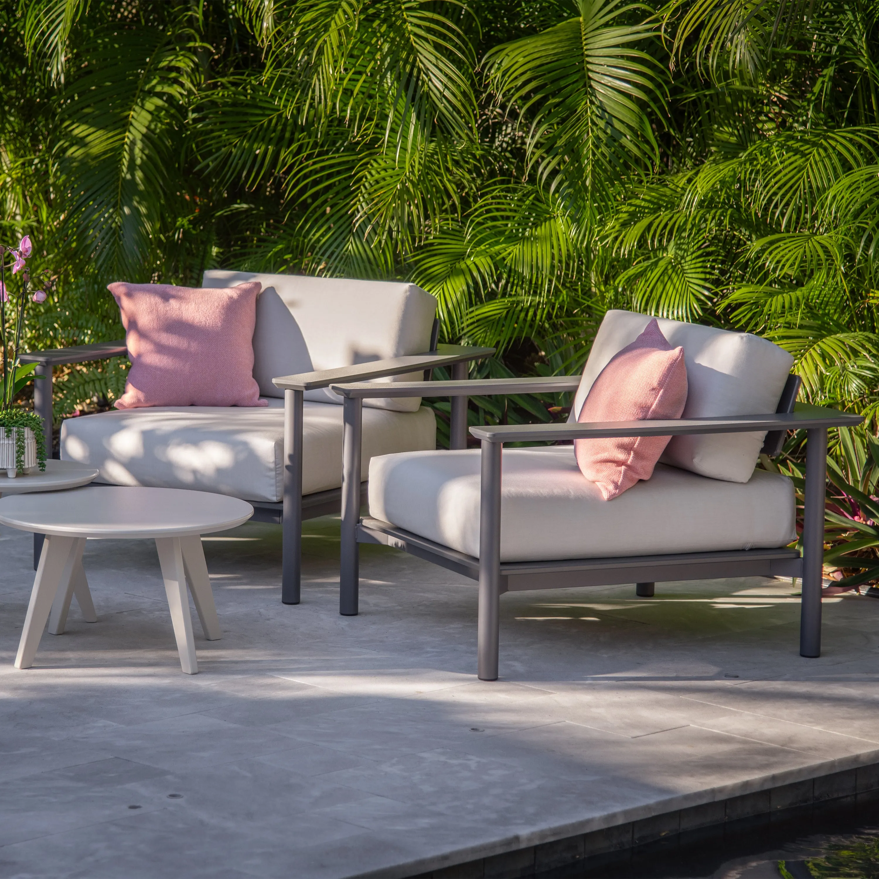 Aurora Outdoor Lounge Chair