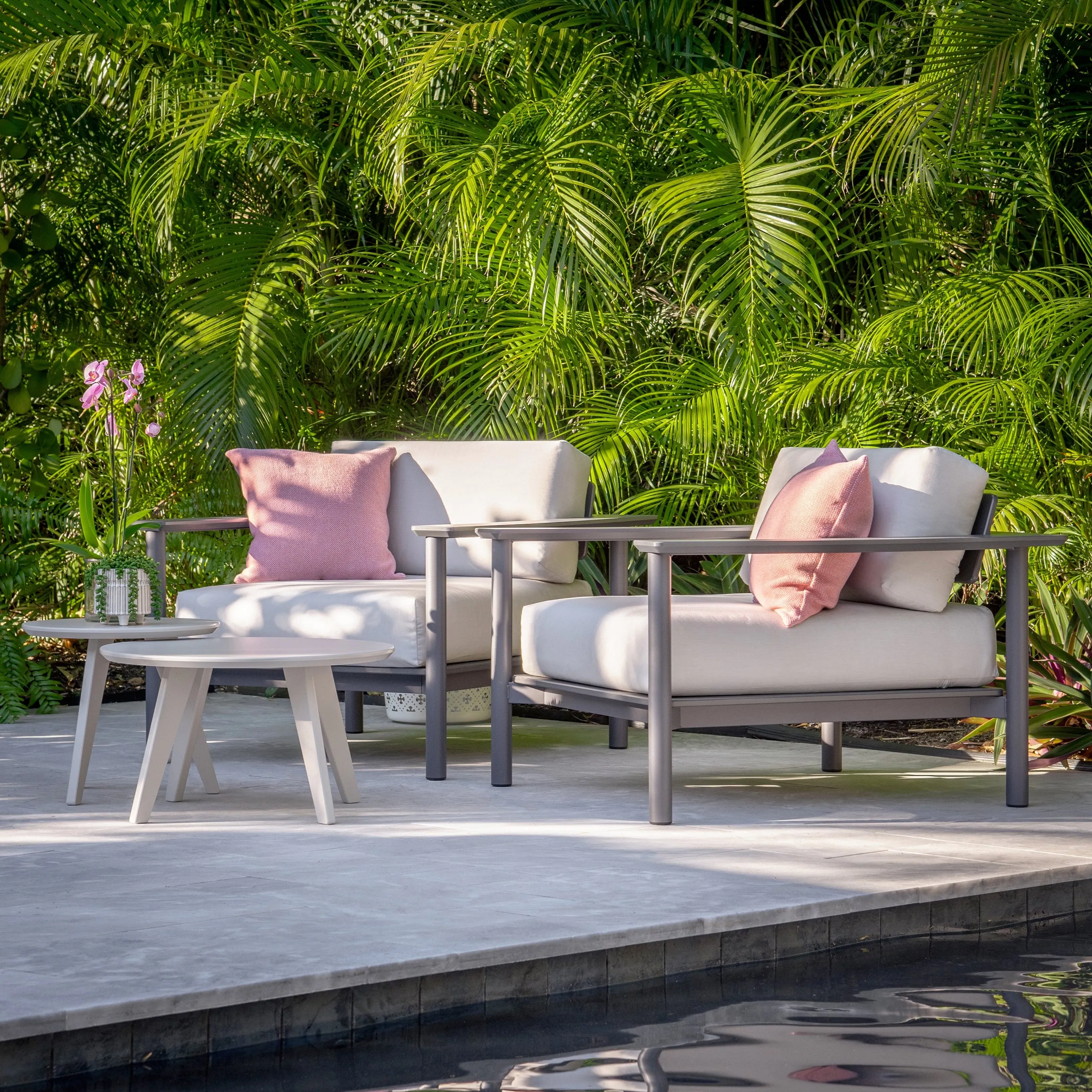 Aurora Outdoor Lounge Chair