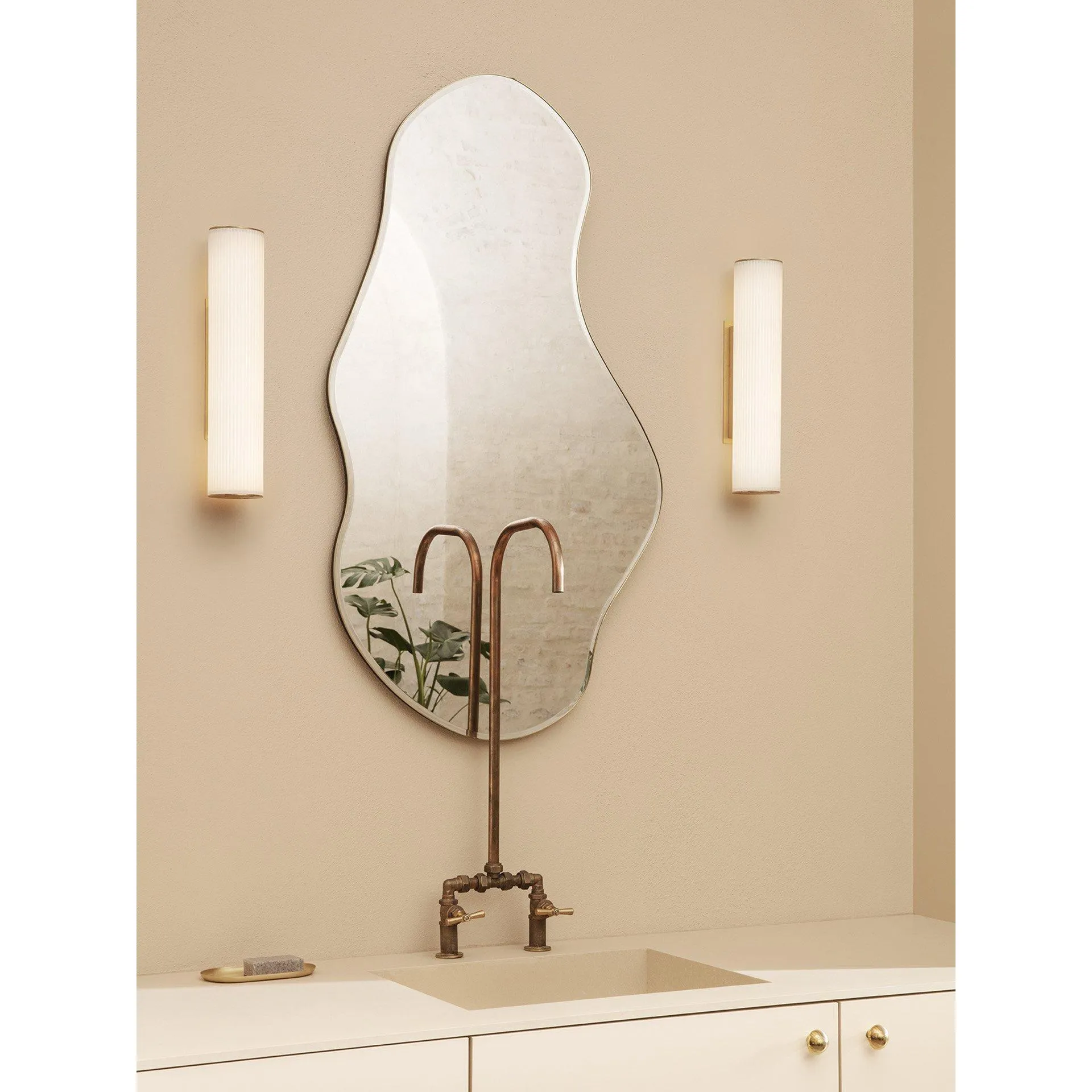 Ferm Living Vuelta Wall Lamp Brass ø40 Cm, White