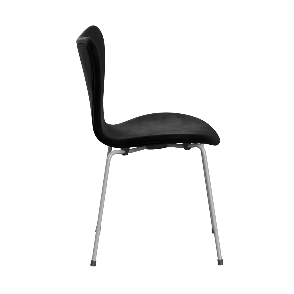 Fritz Hansen Series 7™ Chair Full Upholstery, Nine Grey/Belfast Velvet Night Black