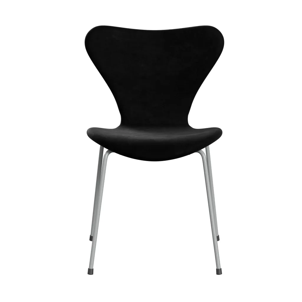 Fritz Hansen Series 7™ Chair Full Upholstery, Nine Grey/Belfast Velvet Night Black