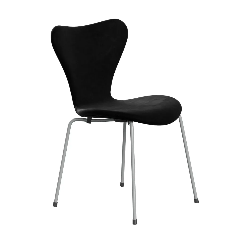 Fritz Hansen Series 7™ Chair Full Upholstery, Nine Grey/Belfast Velvet Night Black