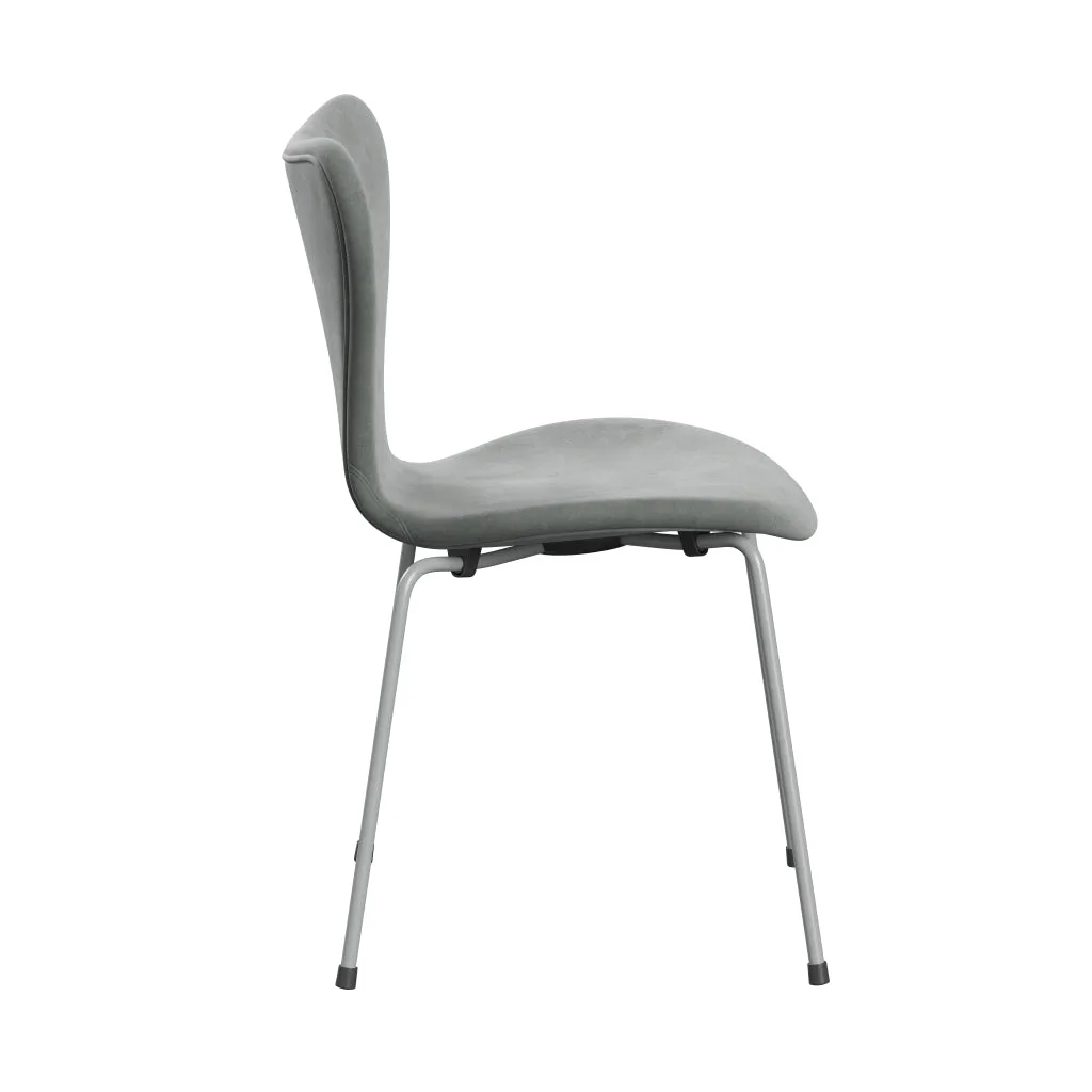 Fritz Hansen Series 7™ Chair Full Upholstery, Nine Grey/Belfast Velvet Seal Grey