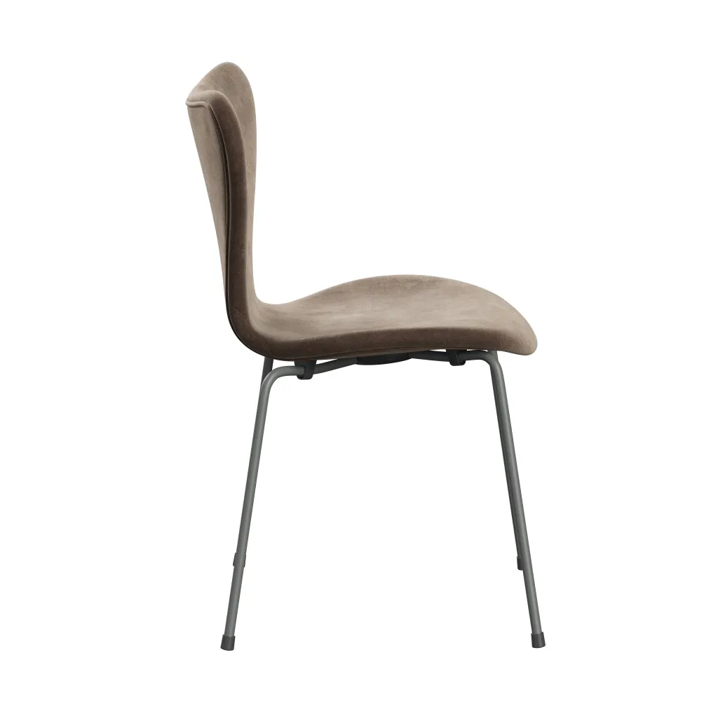 Fritz Hansen Series 7™ Chair Full Upholstery, Silver Grey/Belfast Velvet Grey Brown