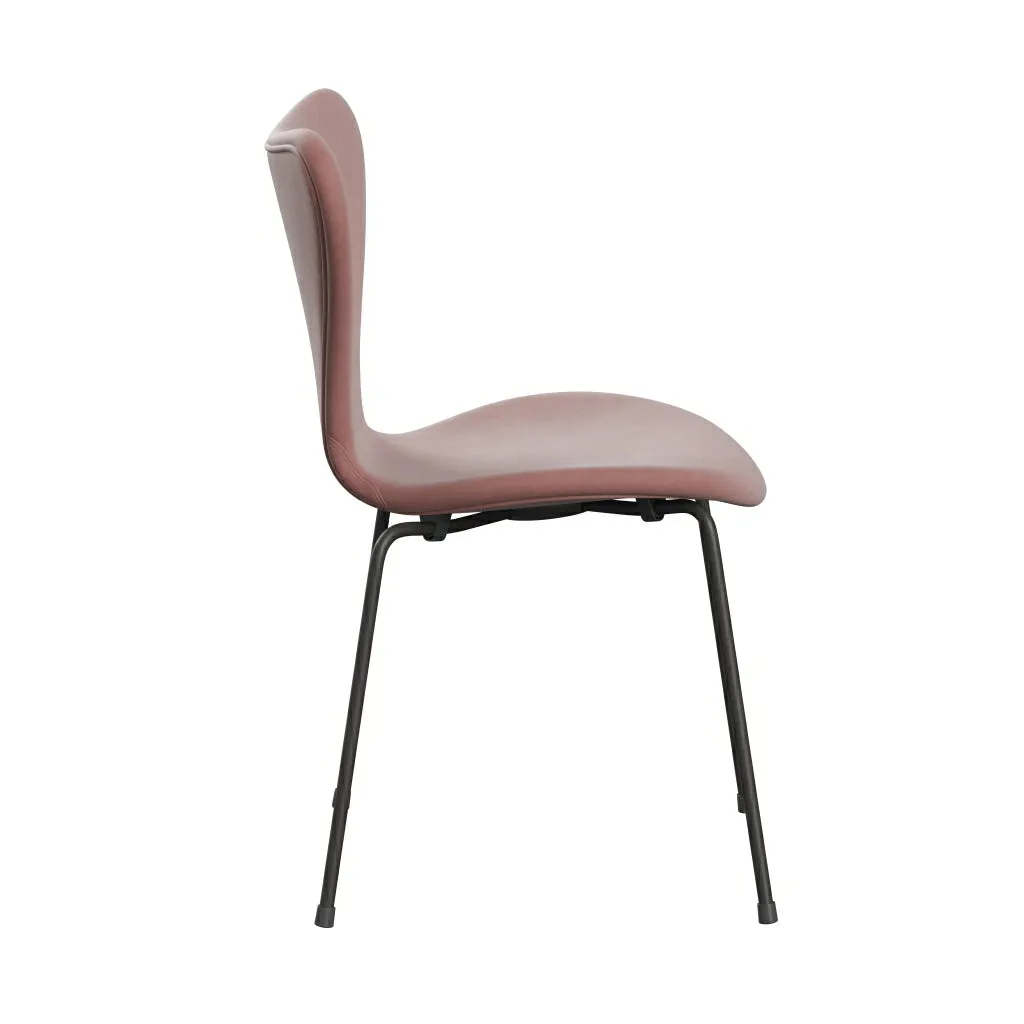 Fritz Hansen Series 7™ Chair Full Upholstery, Warm Graphite/Belfast Velvet Misty Rose