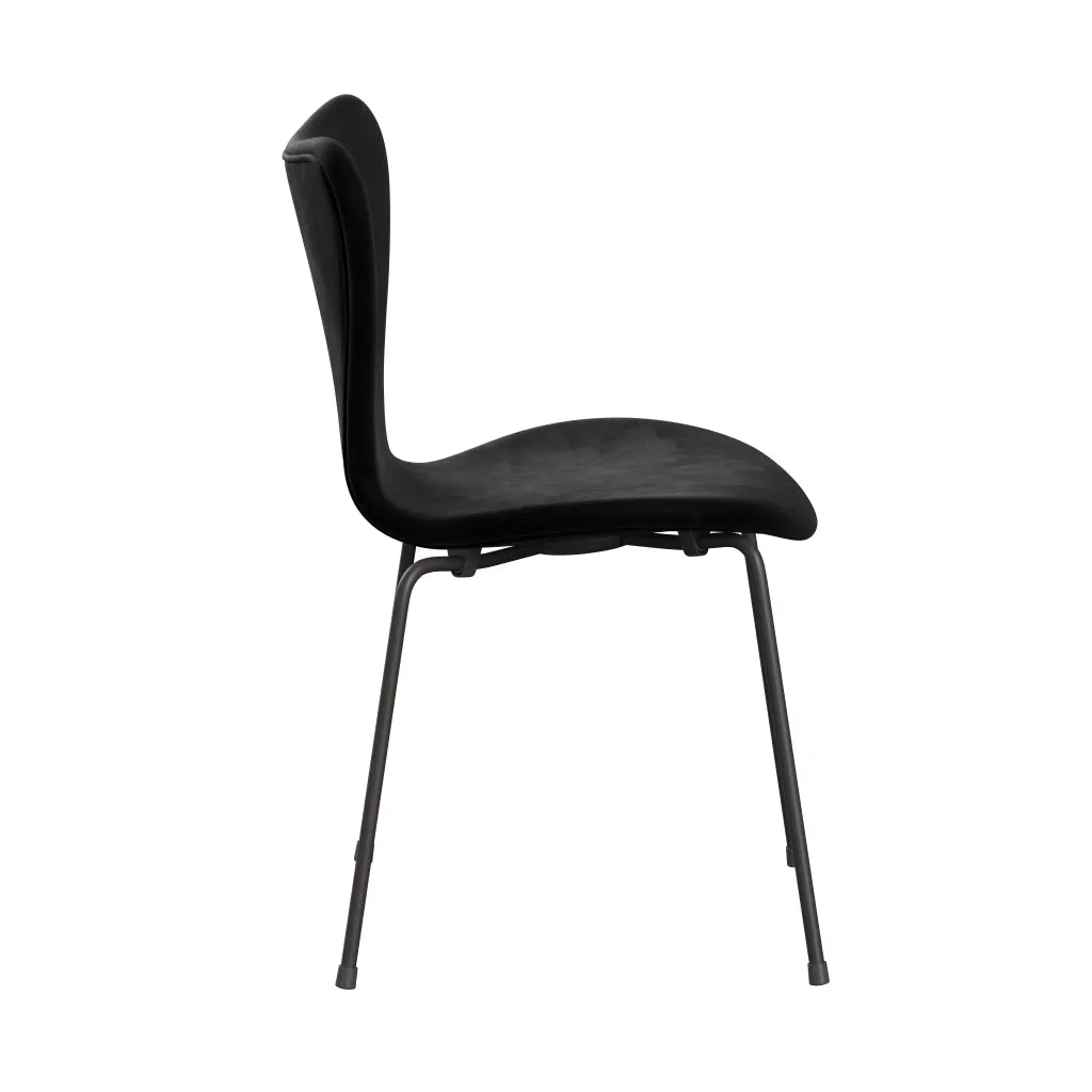 Fritz Hansen Series 7™ Chair Full Upholstery, Warm Graphite/Belfast Velvet Night Black