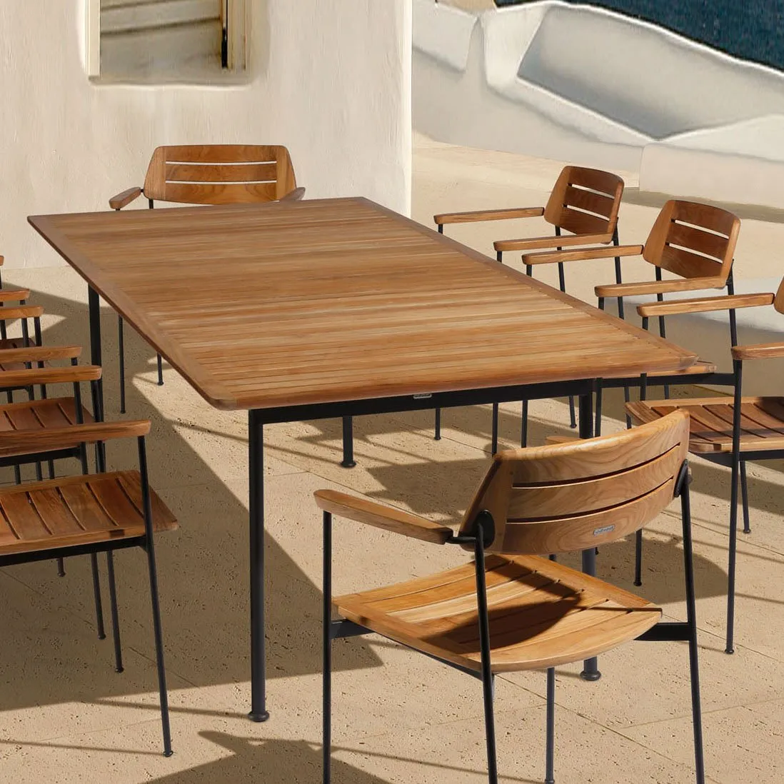 Layout Dining Table
