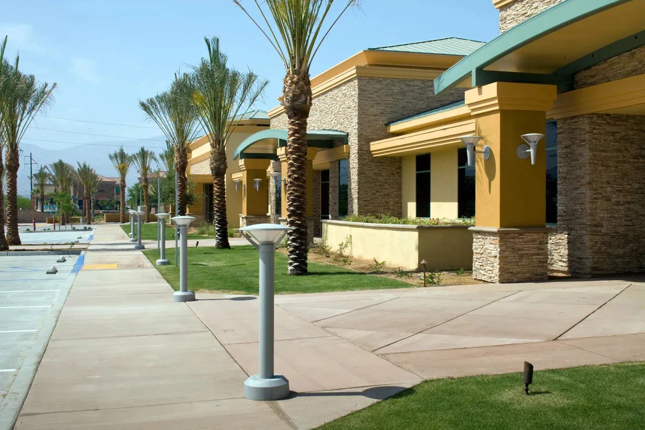 Louis Poulsen Kipp Bollard Class I Led 4000 K 28 W Post For In Ground Installation, Graphite Grey