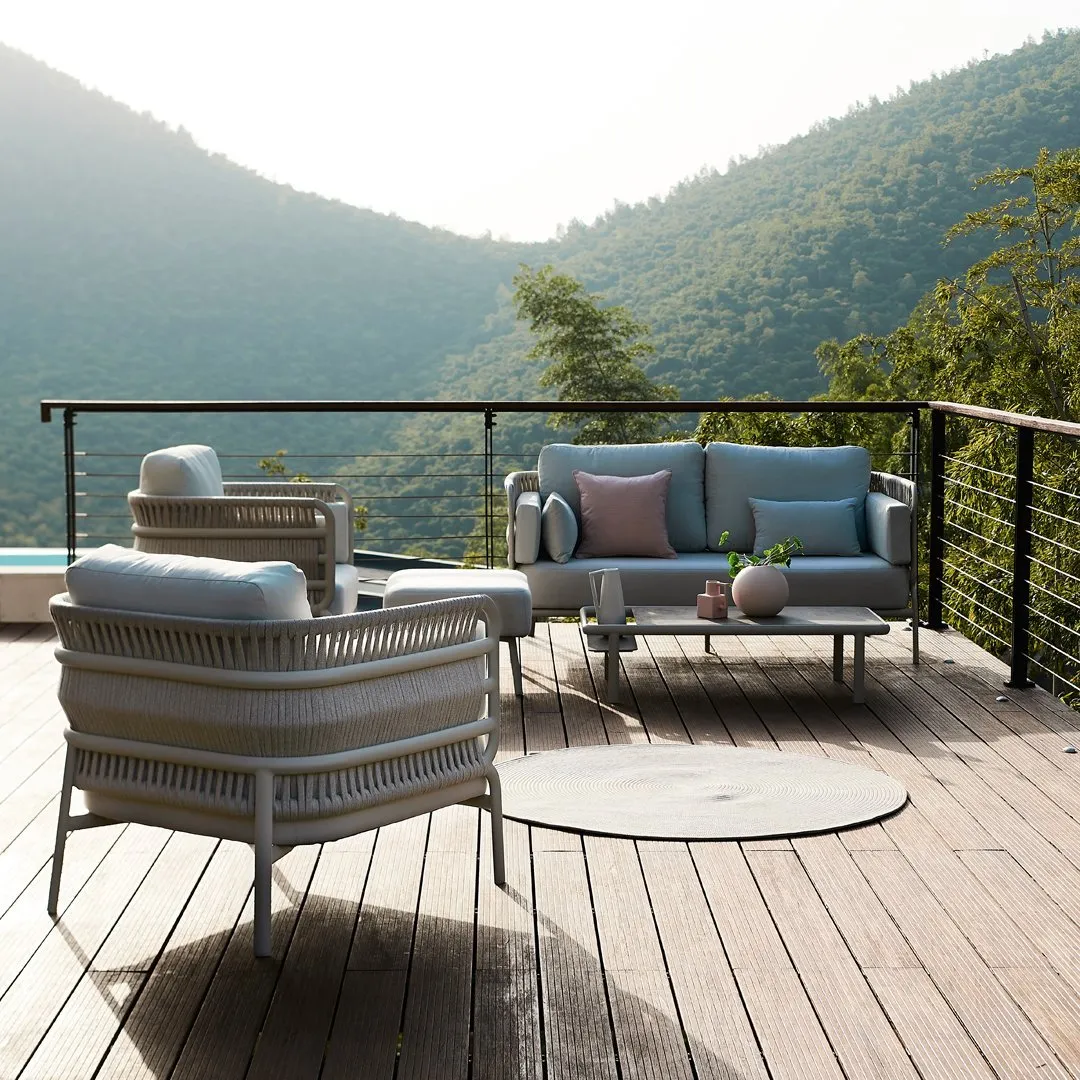 Mindo 106 Outdoor 2.5-Seater Sofa