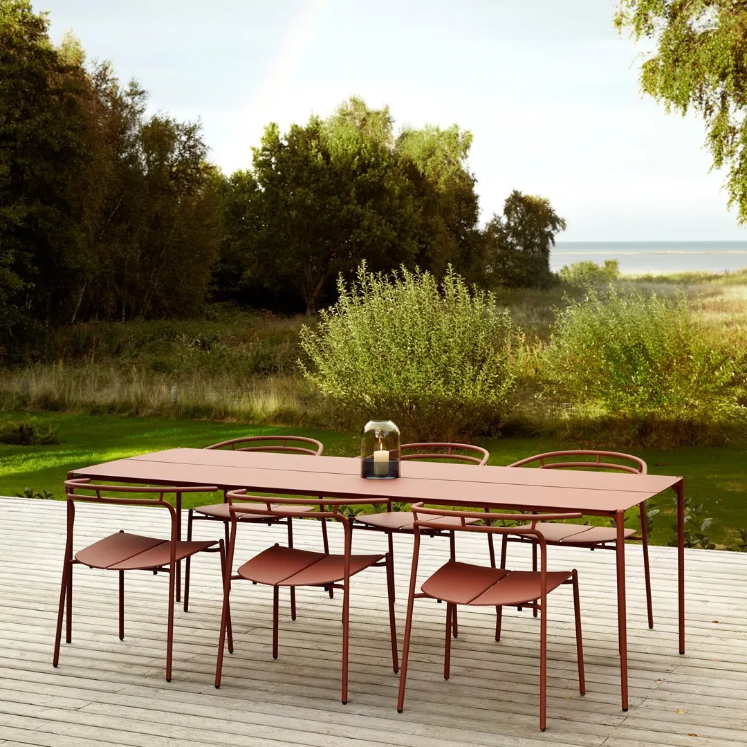 Novo Outdoor Table
