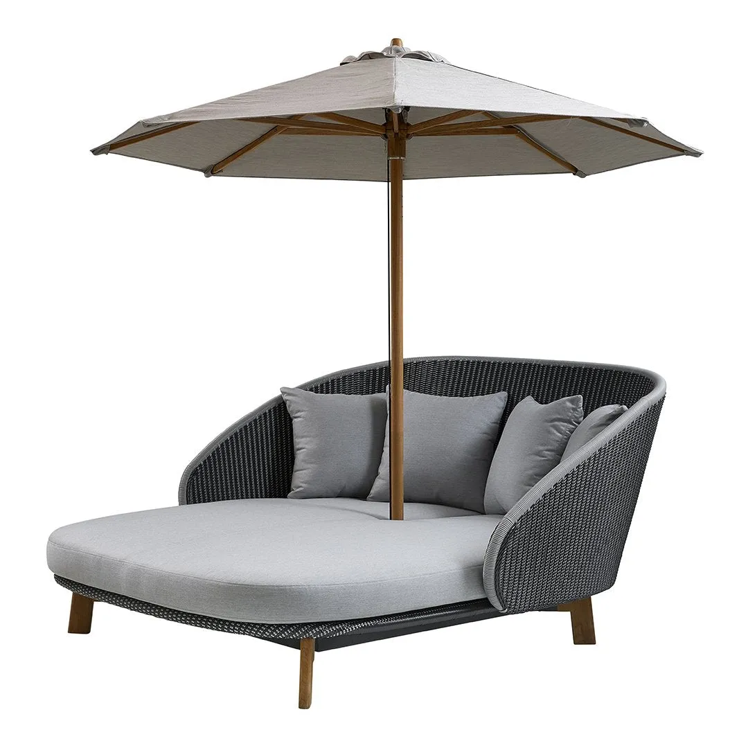 Peacock Outdoor Daybed w/ Table