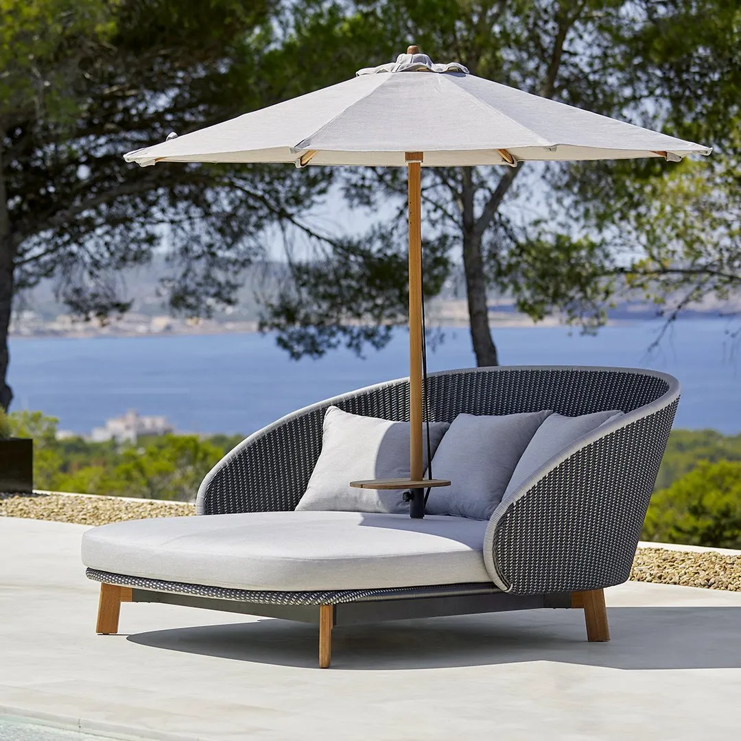 Peacock Outdoor Daybed w/ Table