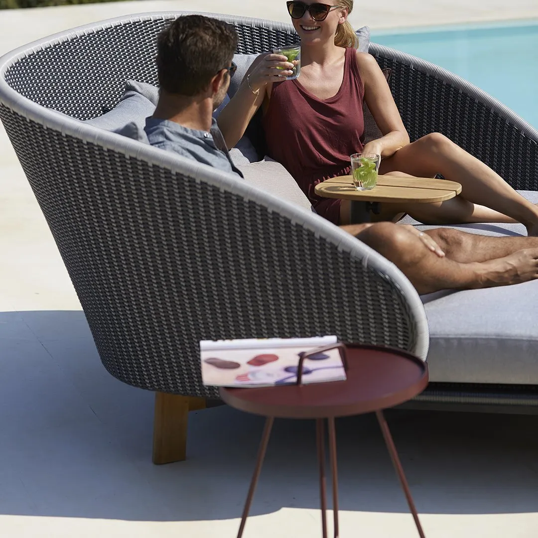 Peacock Outdoor Daybed w/ Table