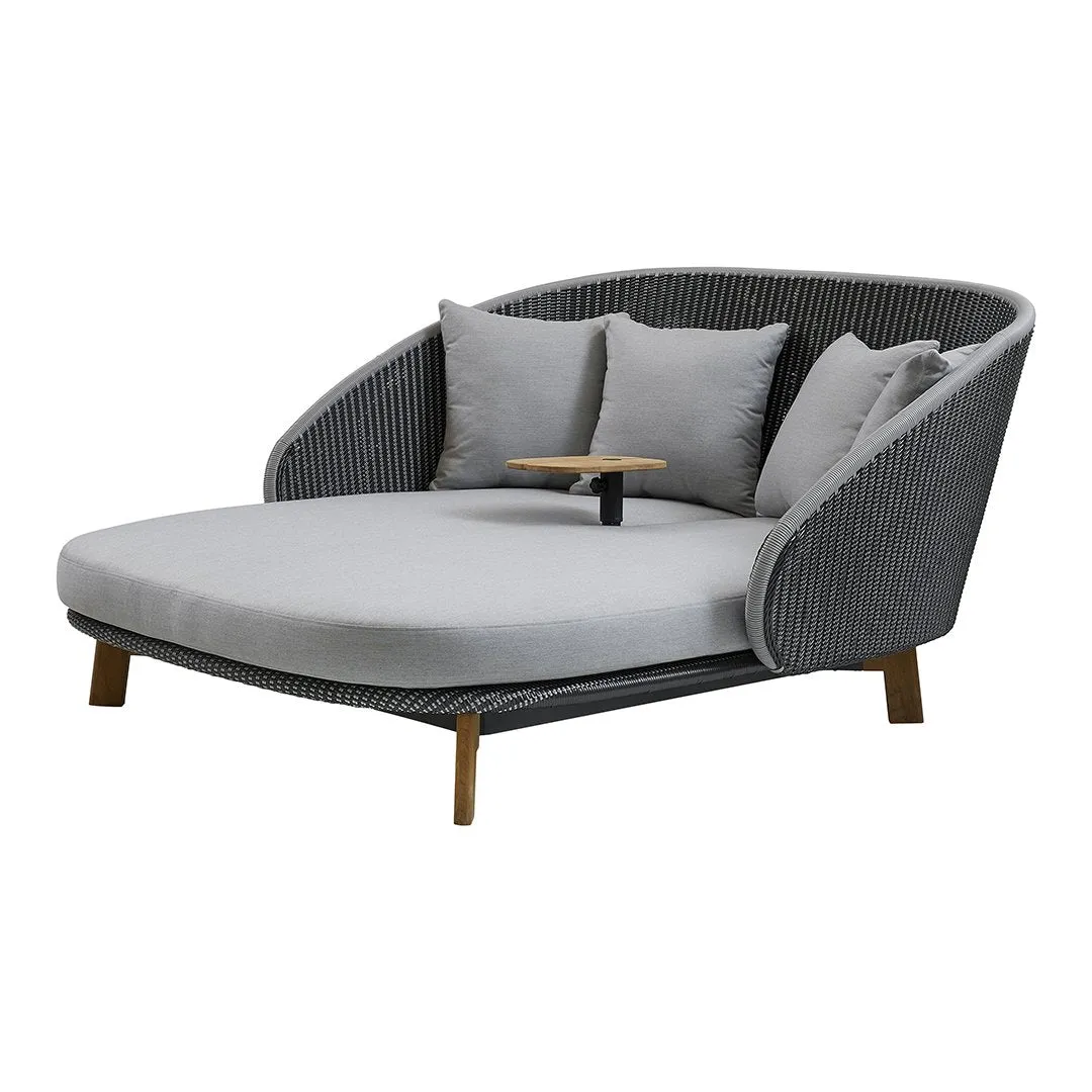 Peacock Outdoor Daybed w/ Table