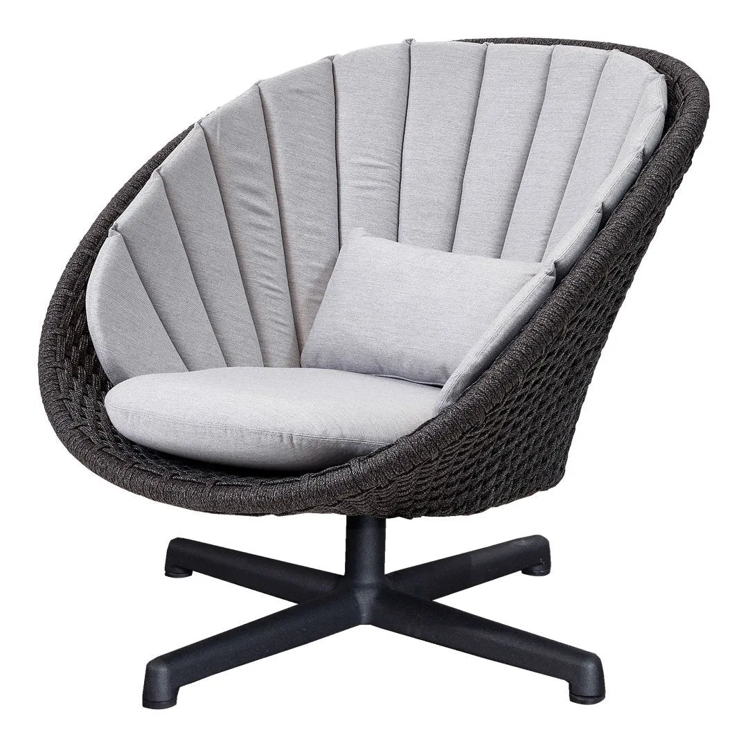 Peacock Outdoor Lounge Chair w/ Swivel Baes