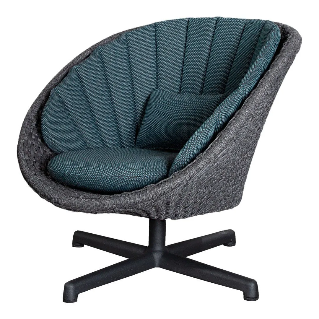 Peacock Outdoor Lounge Chair w/ Swivel Baes