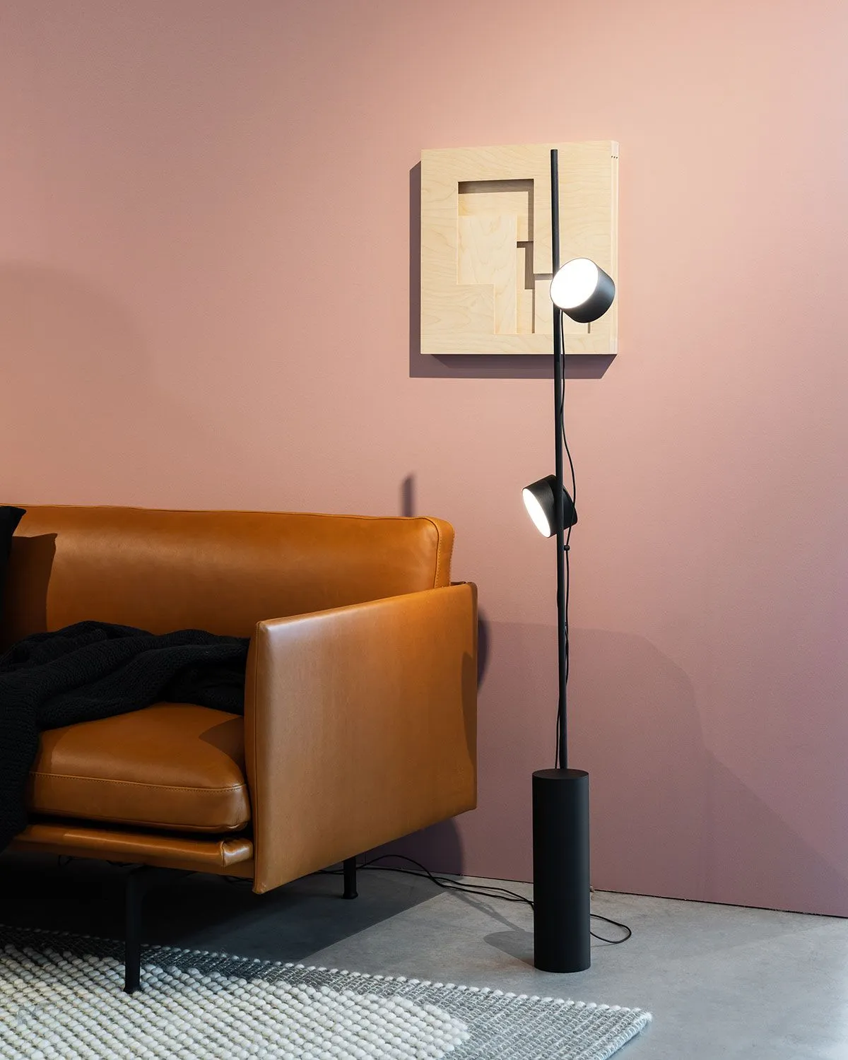 Post Floor Lamp, Black