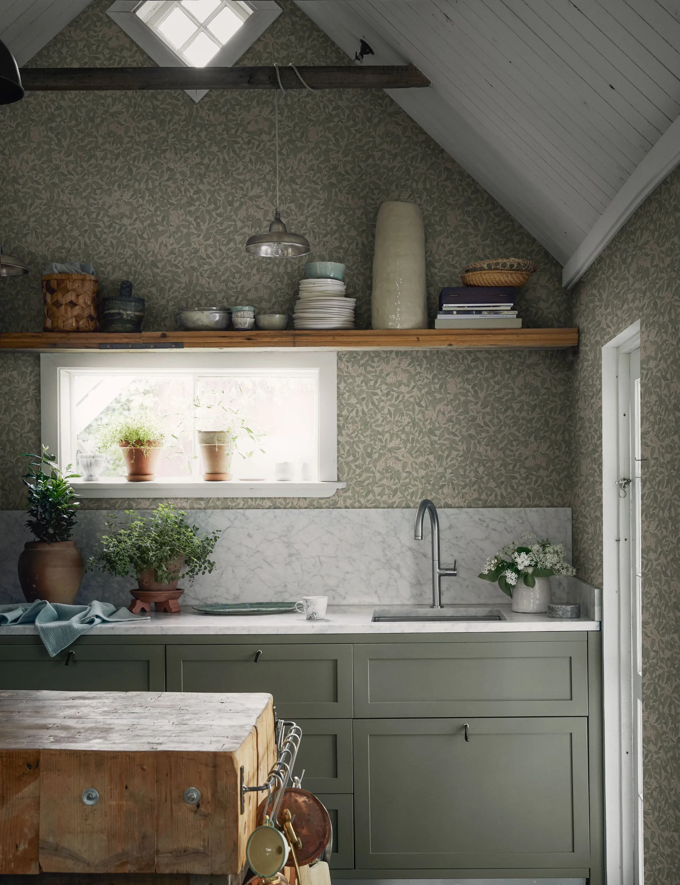 Scalamandre Linnea Wallpaper by Sandberg Lulu and Georgia