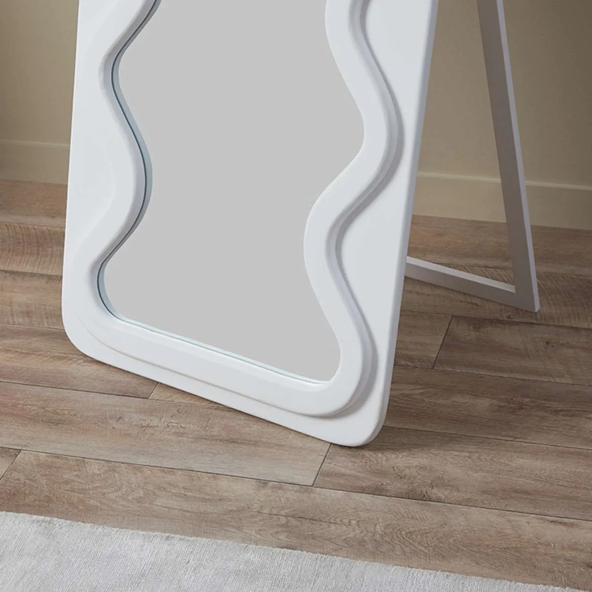 Squiggle Mirror Mocka