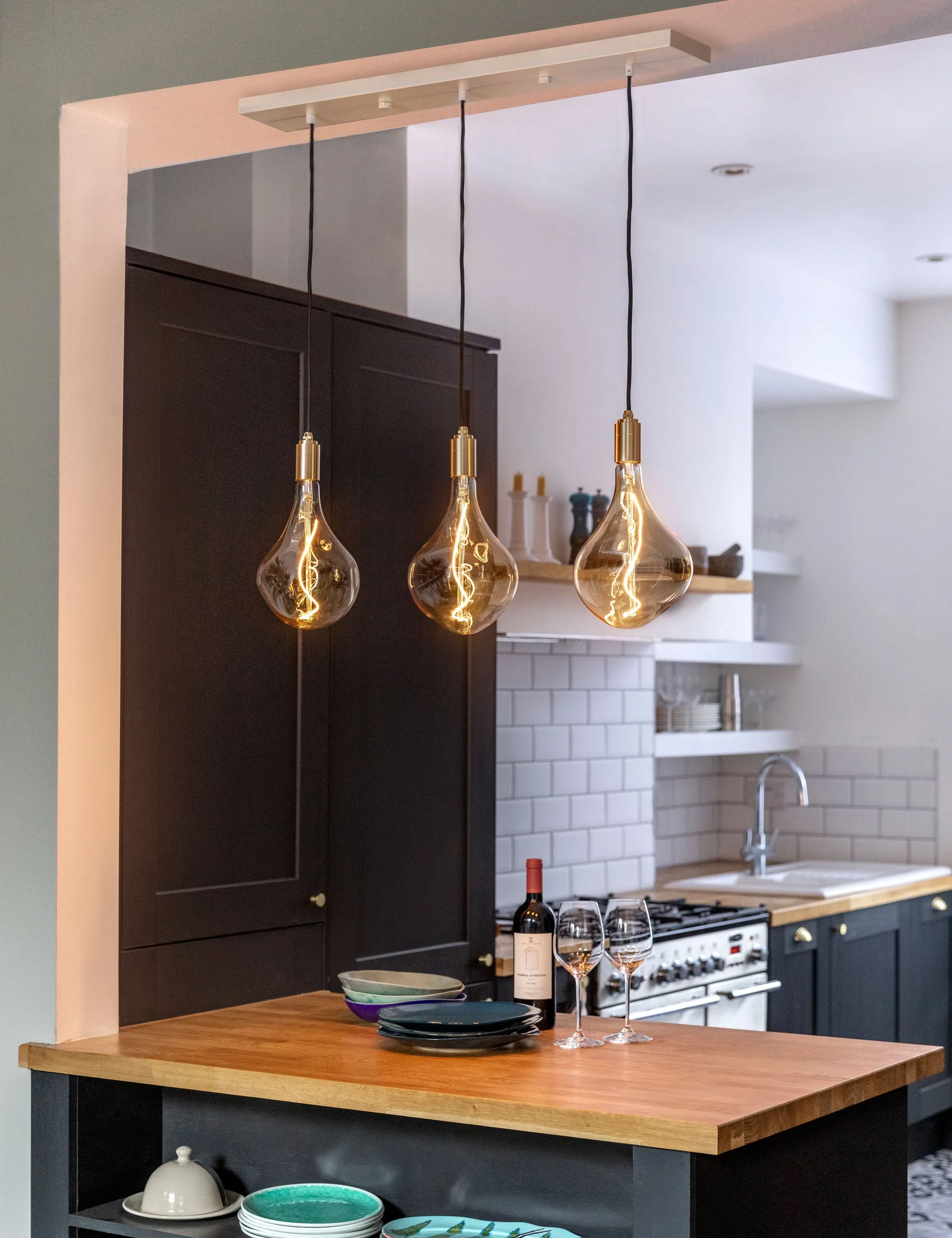 Triple Linear Pendant Light with Voronoi II by Tala Lulu and Georgia