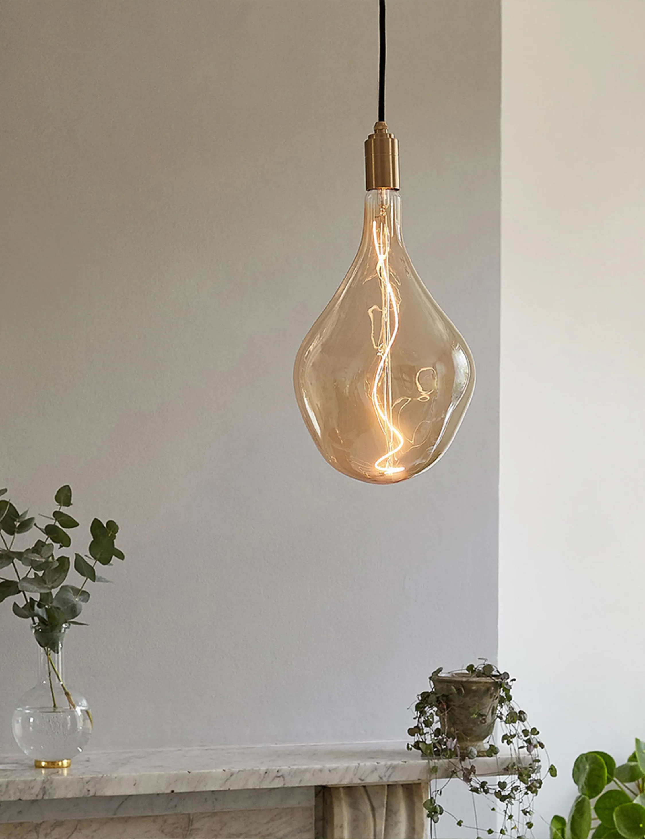 Voronoi III Pendant Light by Tala Lulu and Georgia