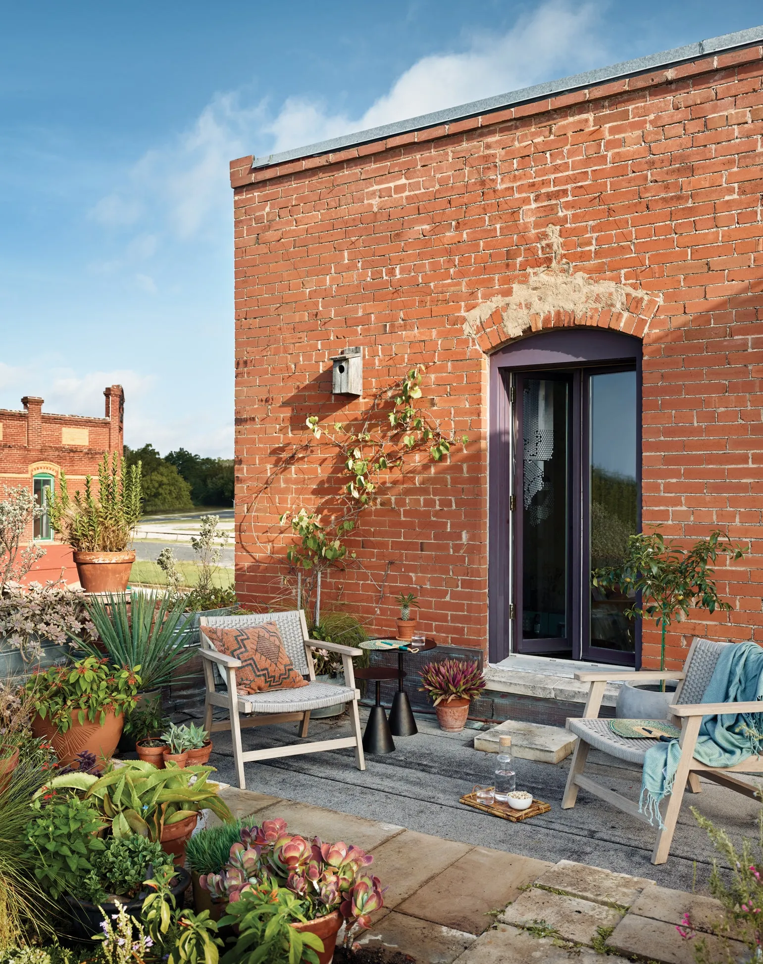 Ylva Indoor / Outdoor Accent Chair, Natural Lulu and Georgia